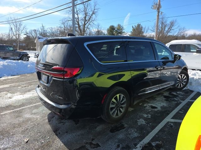 Used 2023 Chrysler Pacifica Limited image 18