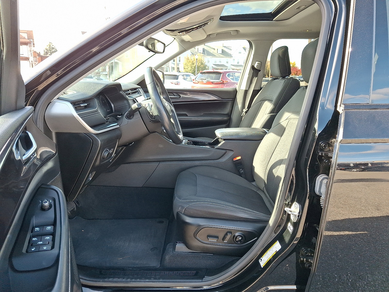 Used 2021 Jeep Grand Cherokee L Laredo w/ Luxury Tech Group I image 16