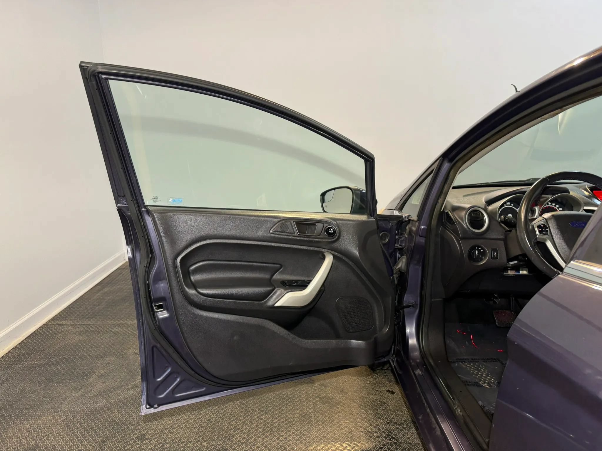 Used 2012 Ford Fiesta SES FWD image 7