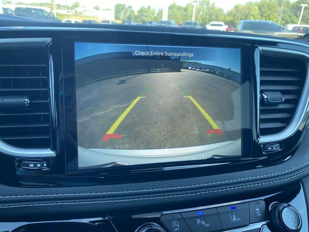 New 2026 Chrysler Pacifica Select image 18