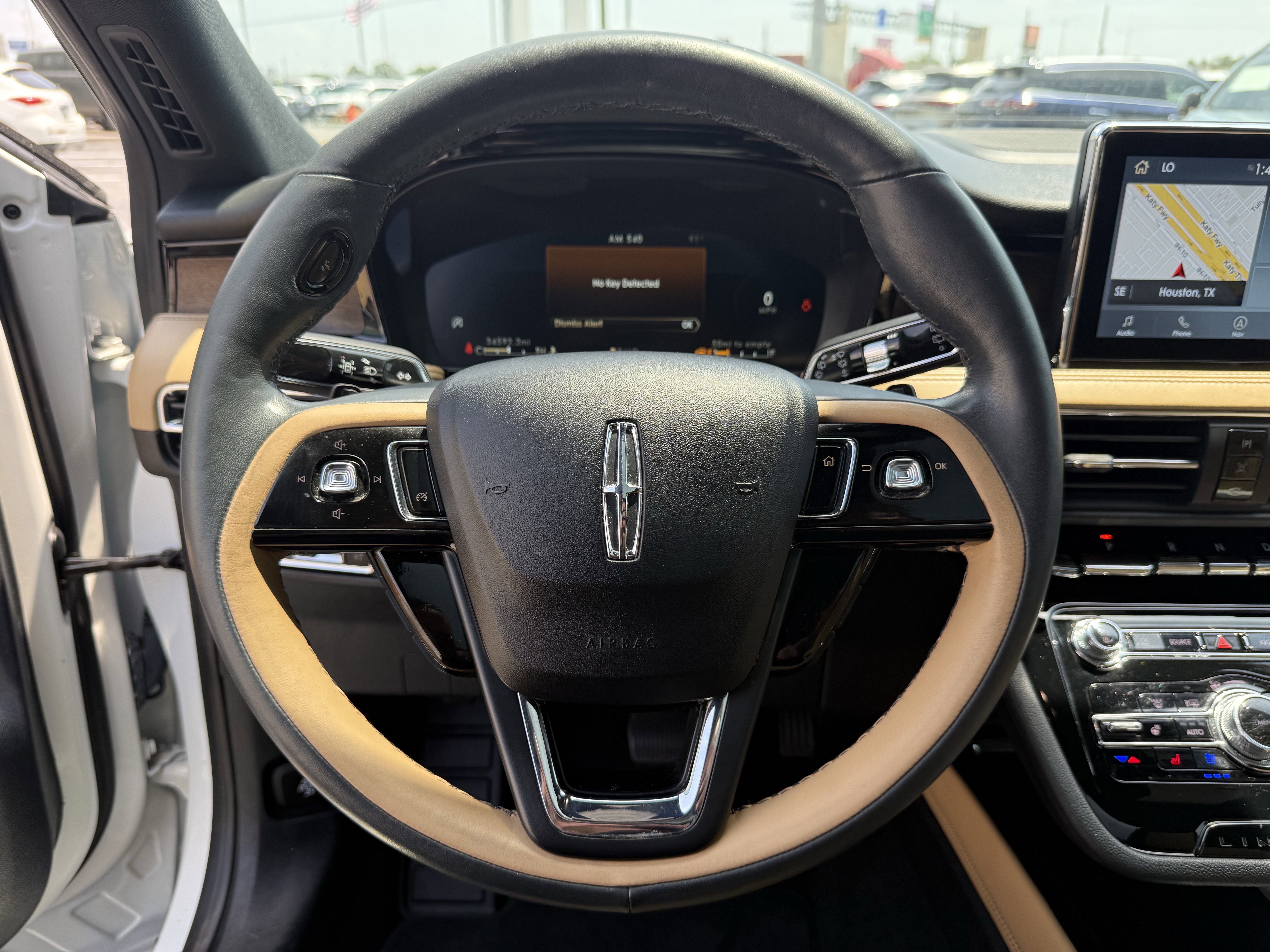 Used 2021 Lincoln Corsair Reserve w/ Elements Package FWD image 18
