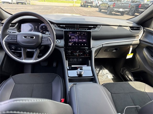 New 2025 Jeep Grand Cherokee L Altitude image 2