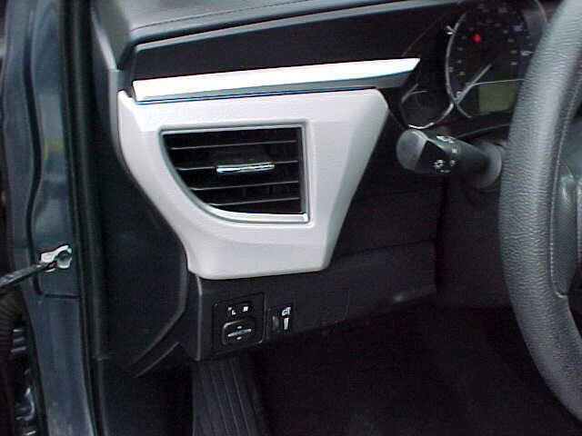 Used 2015 Toyota Corolla LE image 16