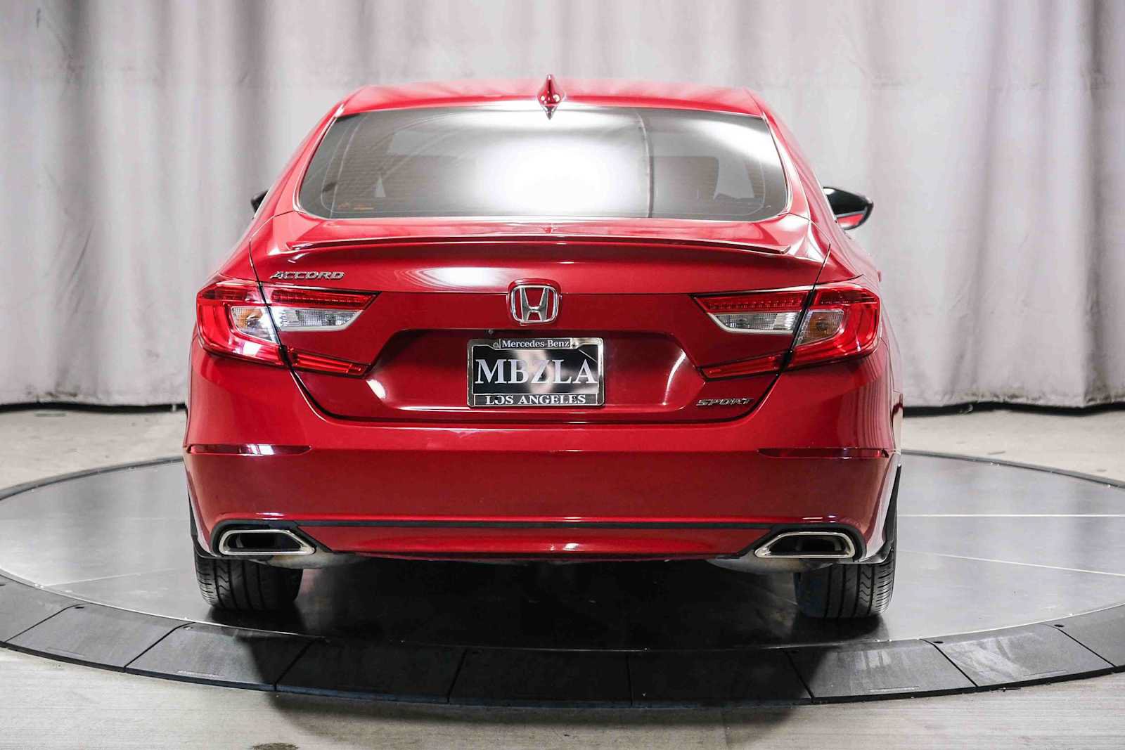 Used 2018 Honda Accord Sport image 3