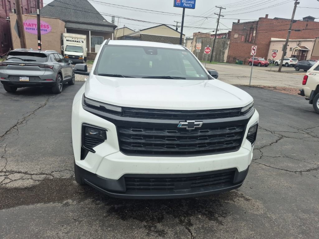 Used 2024 Chevrolet Traverse LT w/ Midnight/Sport Edition image 2