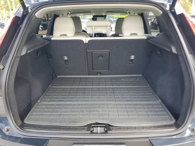 Used 2021 Volvo XC40 T4 Momentum w/ Premium Package image 9