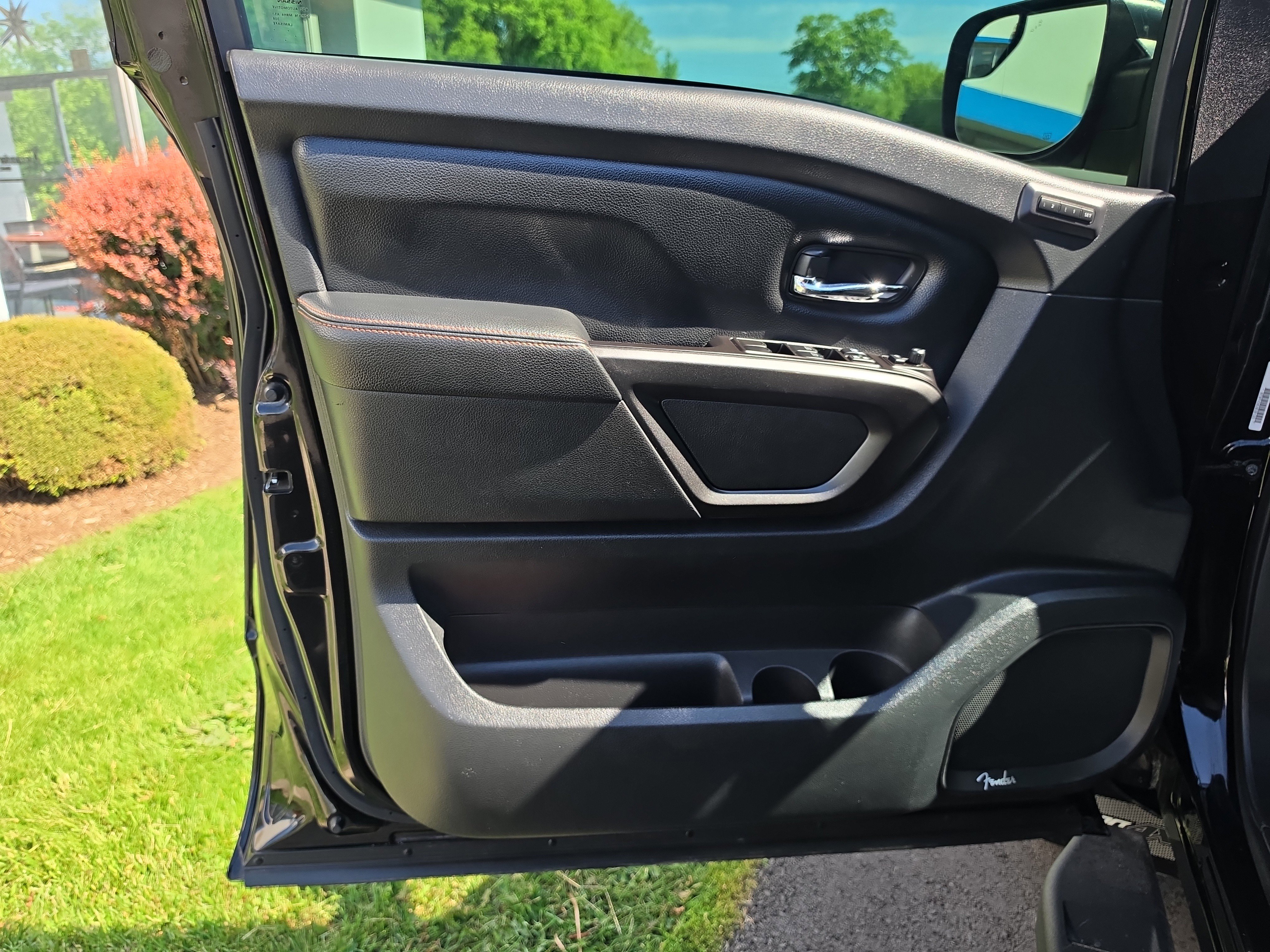 Used 2020 Nissan Titan PRO-4X w/ Pro-4x Convenience Package AWD/4WD image 17
