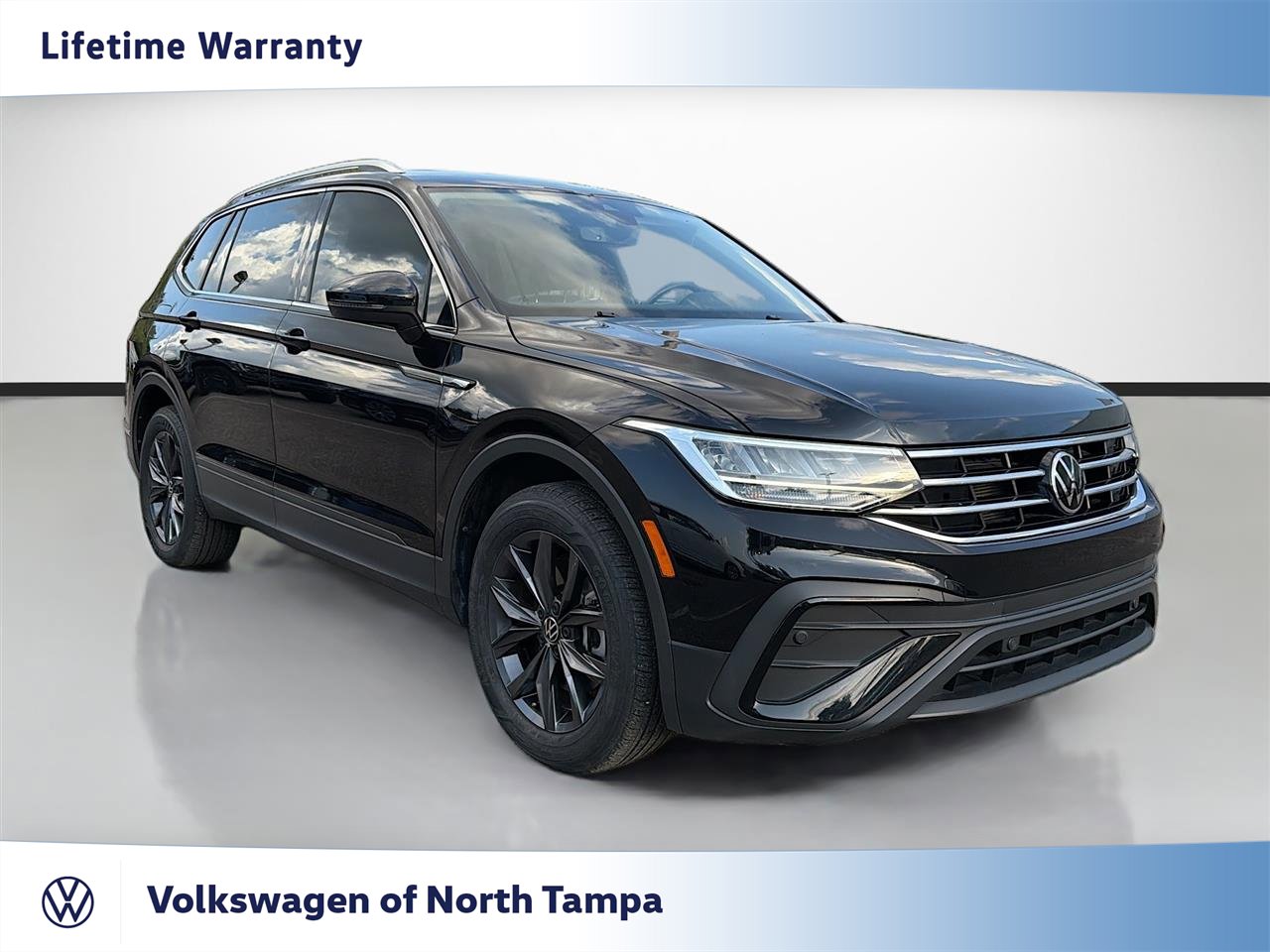 Used 2023 Volkswagen Tiguan SE image 1