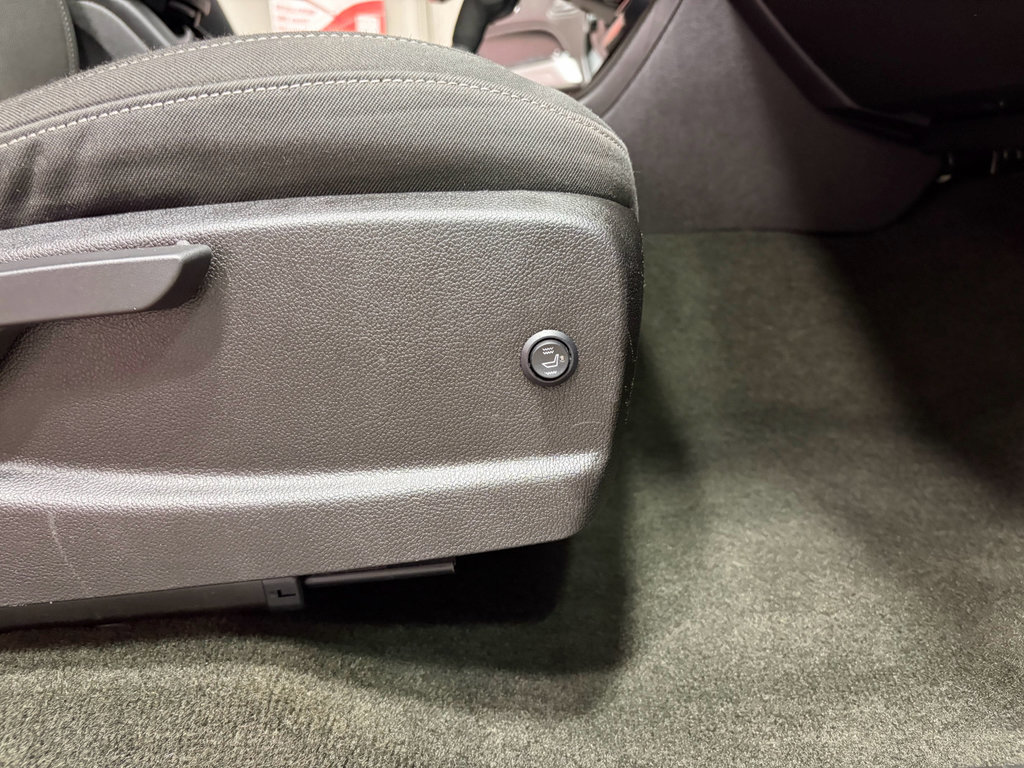 Used 2016 Chevrolet Colorado LT w/ LT Convenience Package RWD image 5