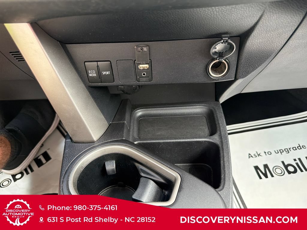 Used 2018 Toyota RAV4 LE FWD image 22