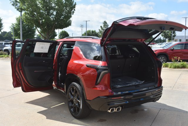 New 2026 Chevrolet Traverse RS w/ LPO, Floor Liner Package FWD image 18