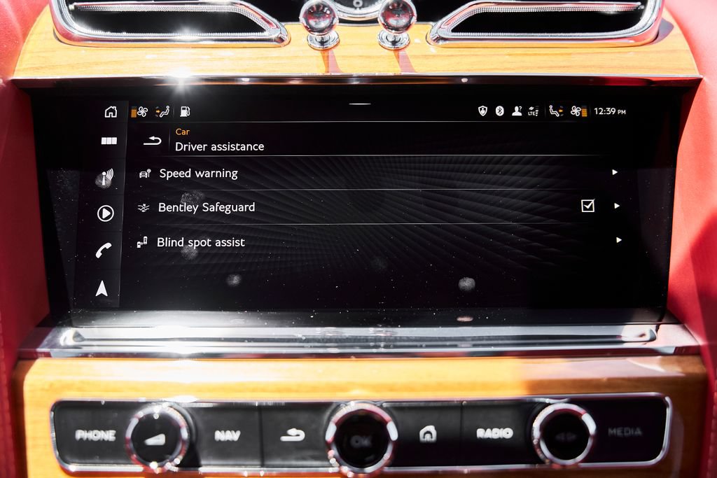Used 2023 Bentley Bentayga AWD/4WD image 77