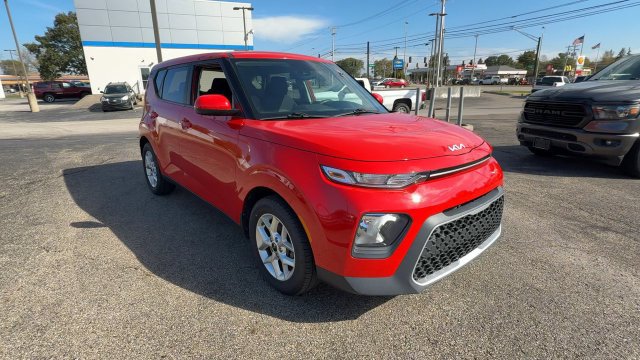 Used 2022 Kia Soul S FWD image 2