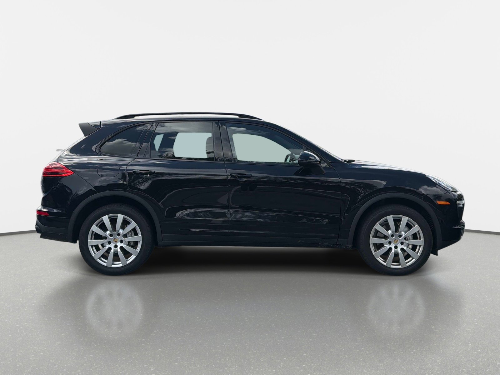 Used 2016 Porsche Cayenne S w/ Premium Plus Package AWD/4WD image 2