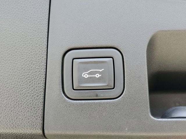 Certified 2023 Cadillac XT4 Luxury w/ Cold Weather Package image 10