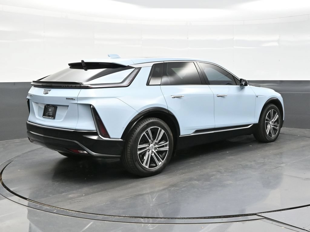 Certified 2024 Cadillac Lyriq Luxury AWD/4WD image 7