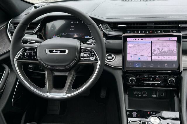 New 2023 Jeep Grand Cherokee Overland w/ Luxury Tech Group IV AWD/4WD image 14