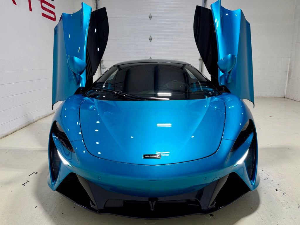 Used 2023 McLaren Artura image 25