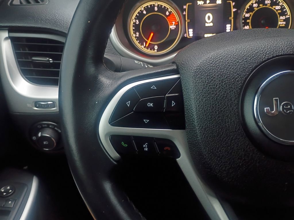 Used 2018 Jeep Cherokee Latitude Plus image 11