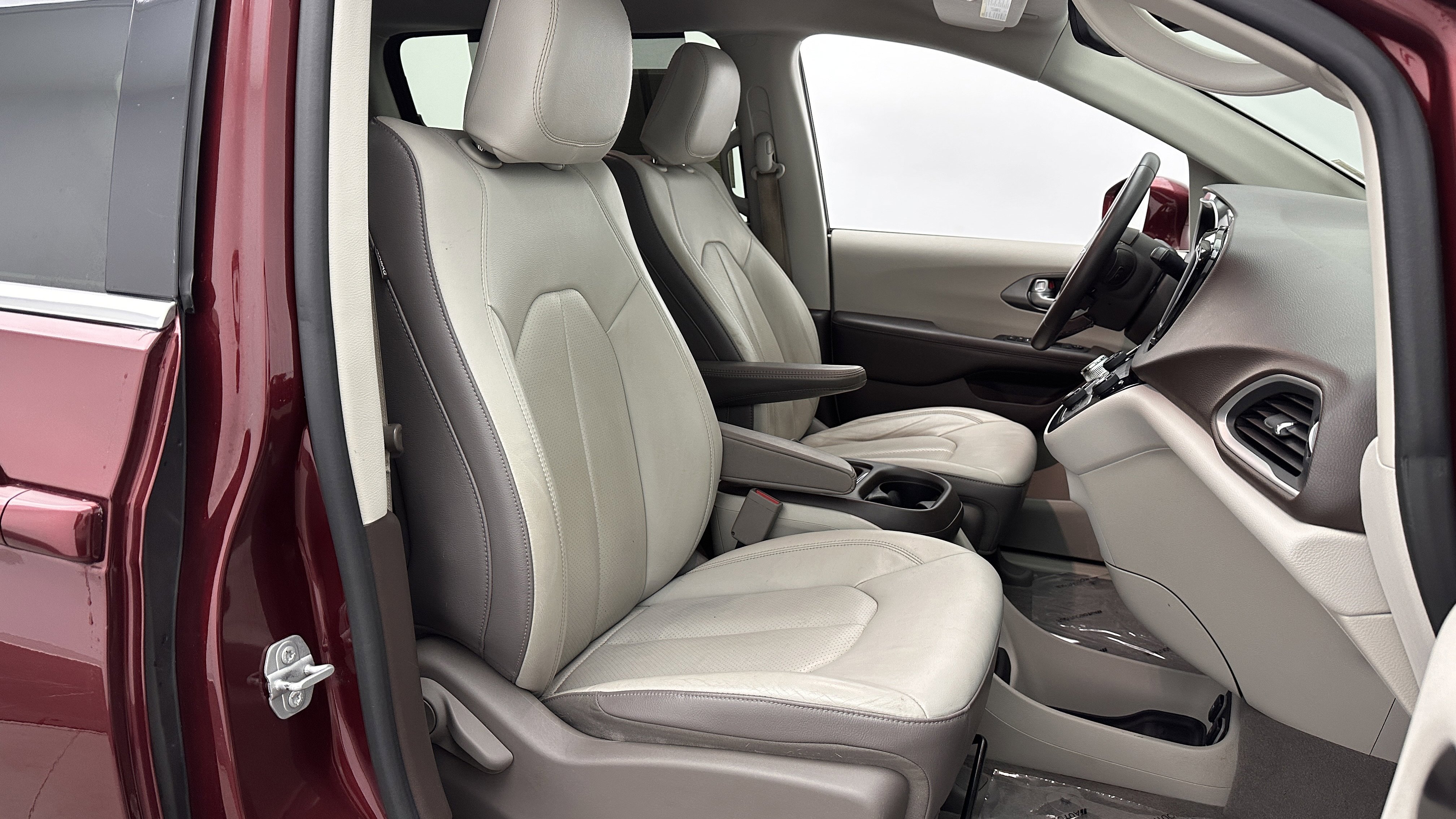 Used 2018 Chrysler Pacifica Touring-L image 35