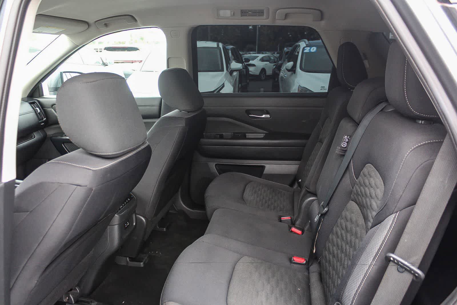 Used 2022 Nissan Pathfinder SV FWD image 23