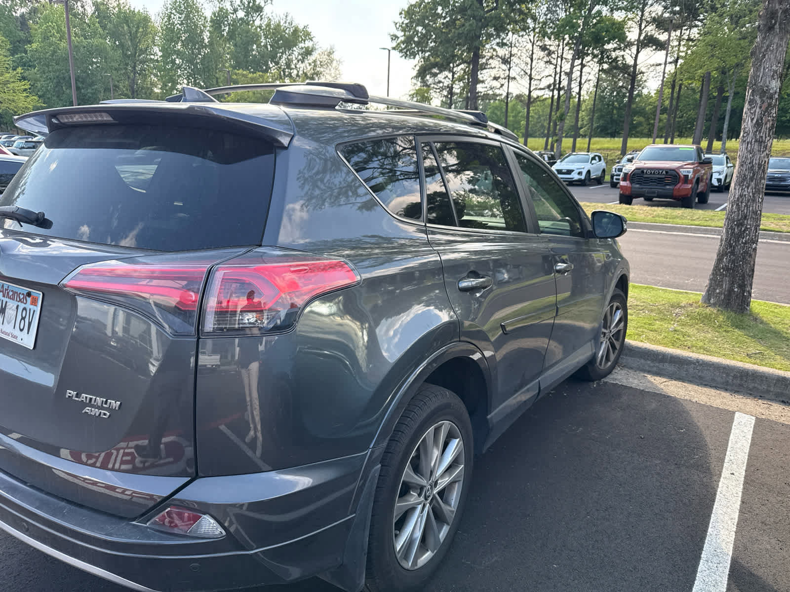 Used 2018 Toyota RAV4 Platinum AWD/4WD image 4