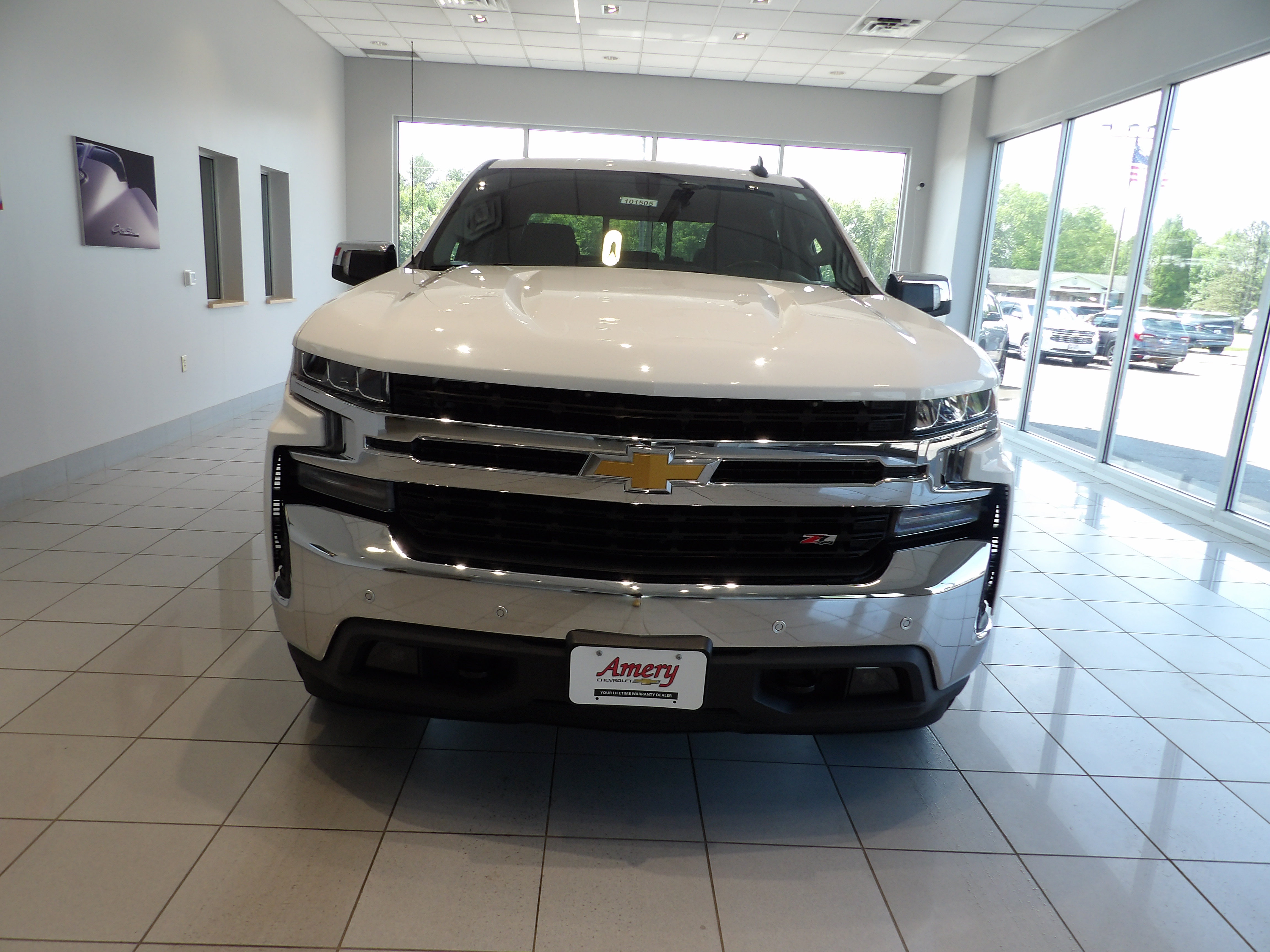 Used 2021 Chevrolet Silverado 1500 LT AWD/4WD image 2