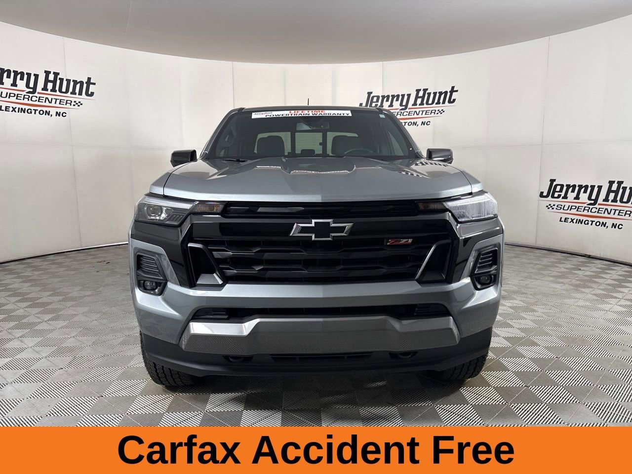 Used 2025 Chevrolet Colorado Z71 w/ Midnight Edition image 3