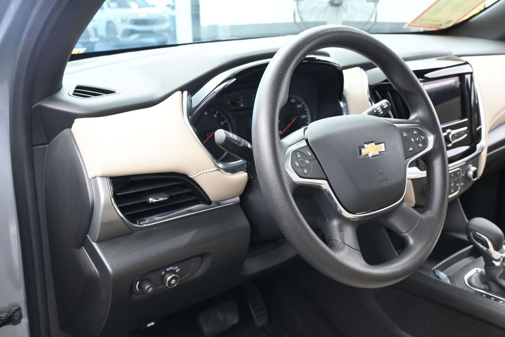 Used 2023 Chevrolet Traverse LS FWD image 14