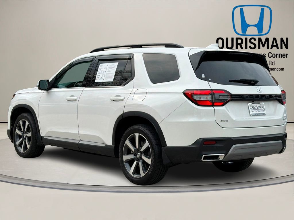 Used 2023 Honda Pilot Elite image 3
