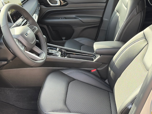 New 2026 Jeep Compass Latitude AWD/4WD image 19