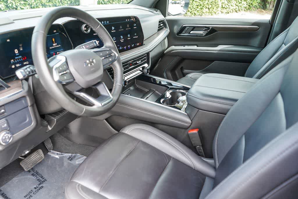 Used 2025 Chevrolet Suburban Z71 AWD/4WD image 18