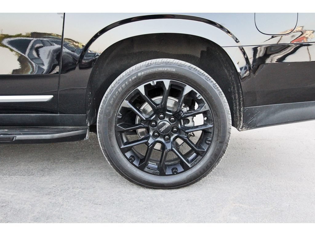 Used 2021 GMC Yukon XL Denali w/ LPO, Illumination Package AWD/4WD image 32