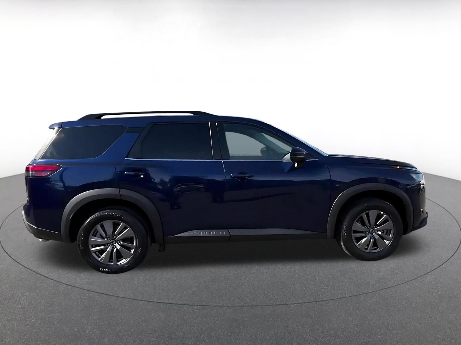Used 2025 Nissan Pathfinder SV FWD image 13