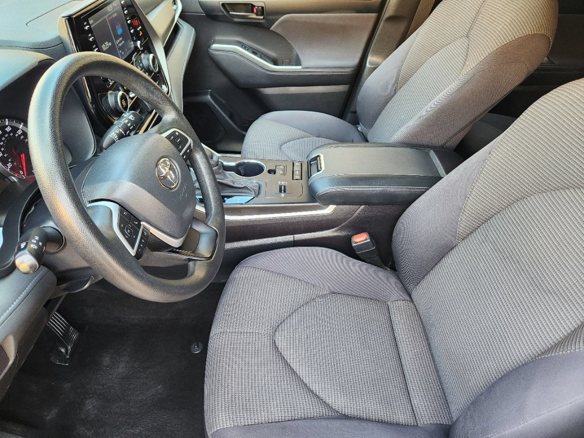 Used 2022 Toyota Highlander L FWD image 29