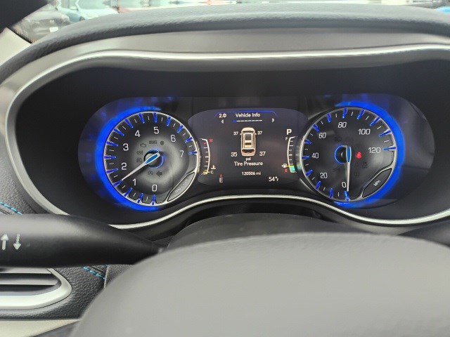 Used 2021 Chrysler Pacifica Touring image 18