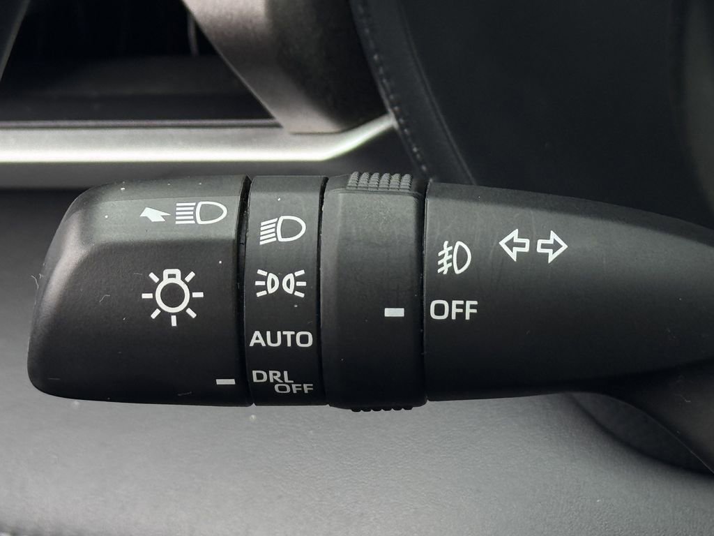 Used 2024 Toyota Highlander LE AWD/4WD image 22