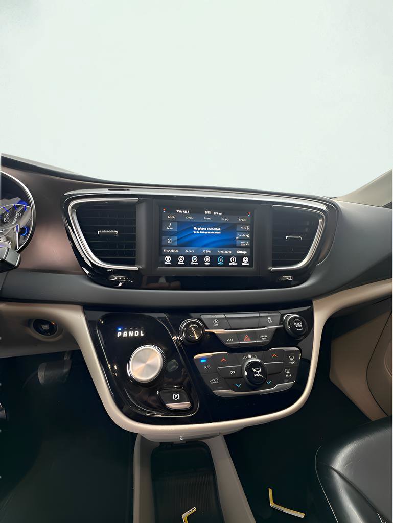Used 2020 Chrysler Voyager Lxi FWD image 11