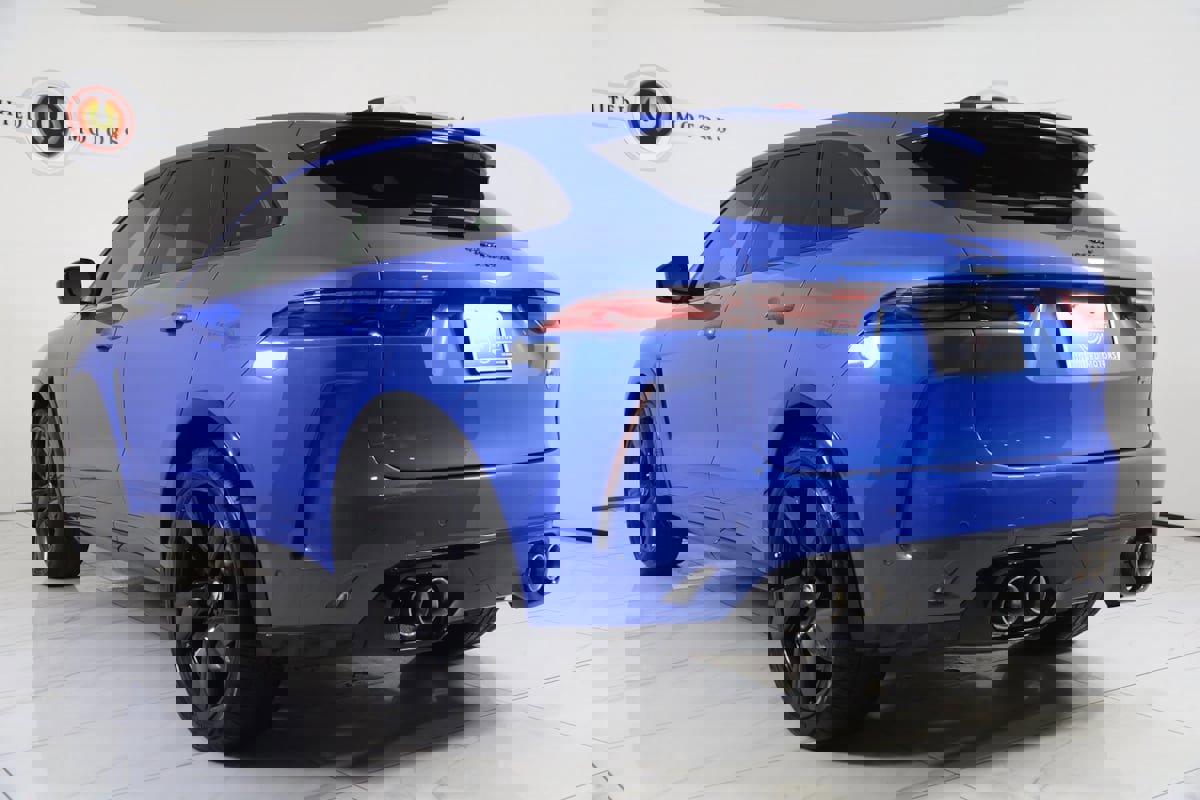 Used 2024 Jaguar F-PACE SVR image 4