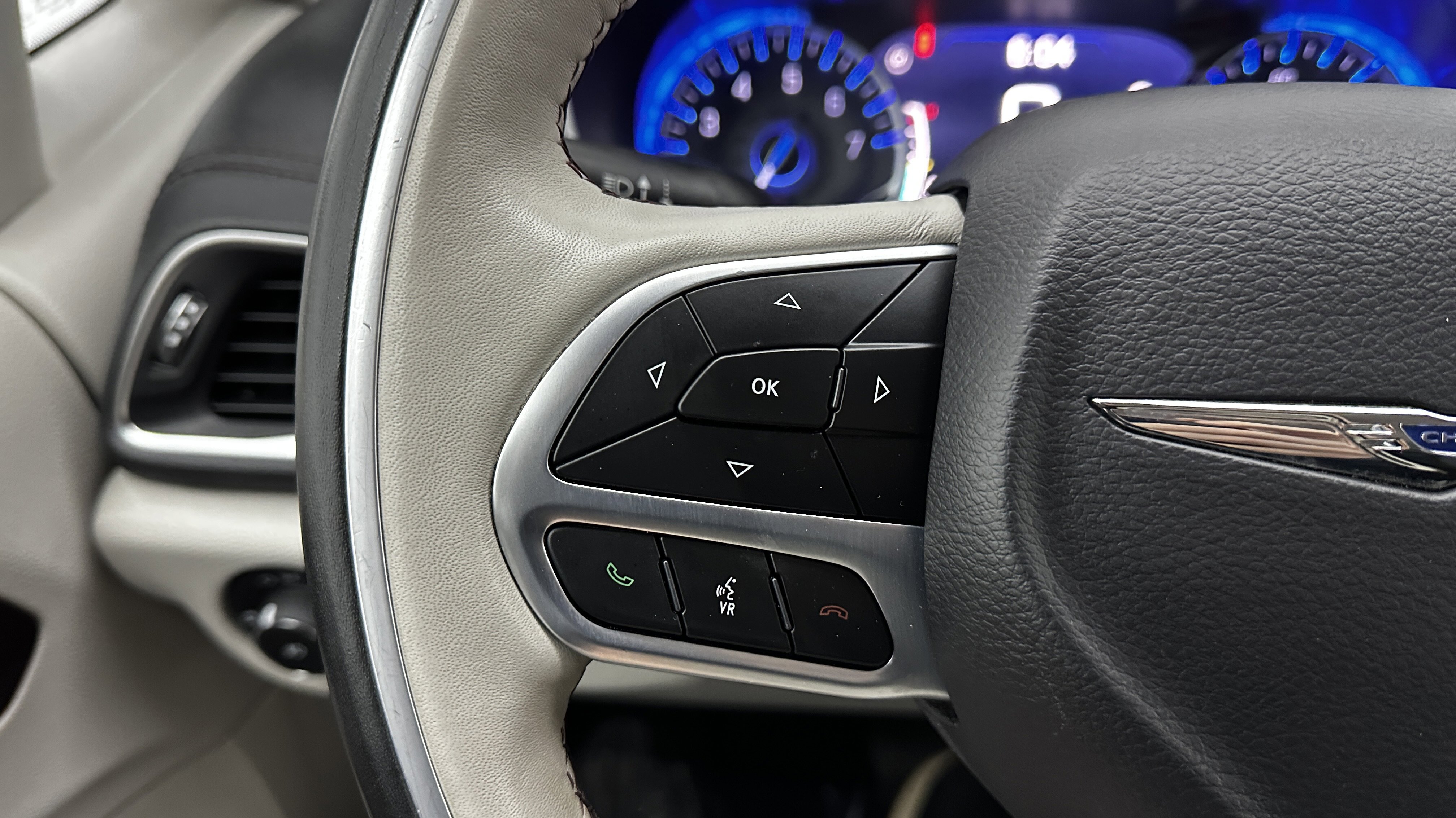 Used 2019 Chrysler Pacifica Limited image 19