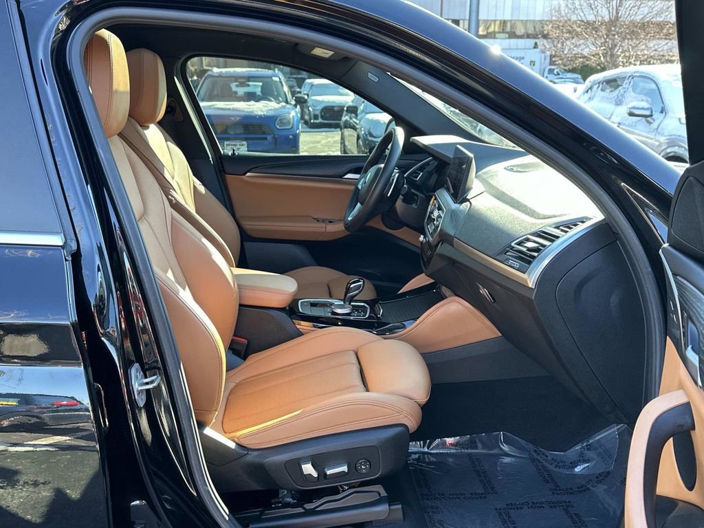 Used 2024 BMW X4 xDrive30i w/ Premium Package image 28
