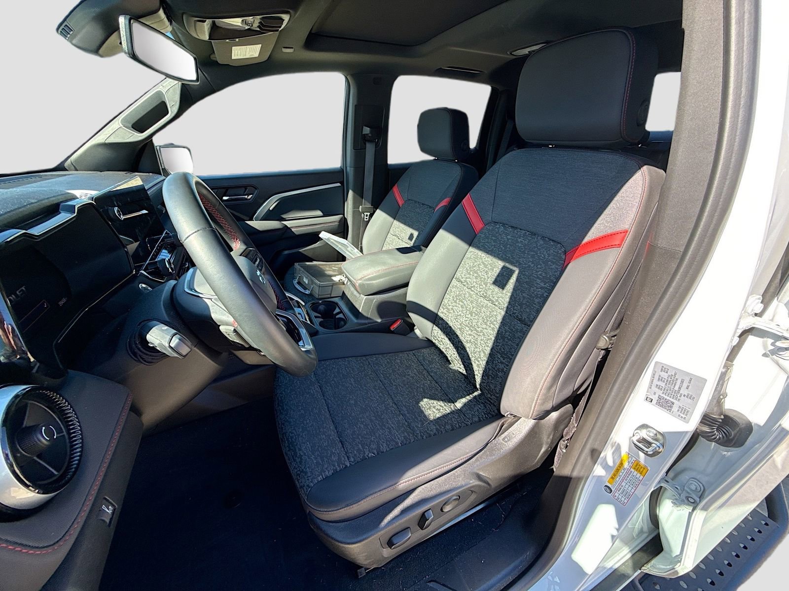 Used 2024 Chevrolet Colorado Z71 w/ Z71 Convenience Package 2 image 14