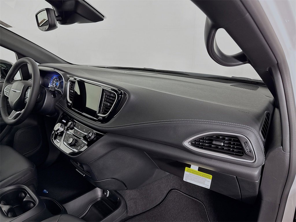 New 2026 Chrysler Pacifica Select image 31