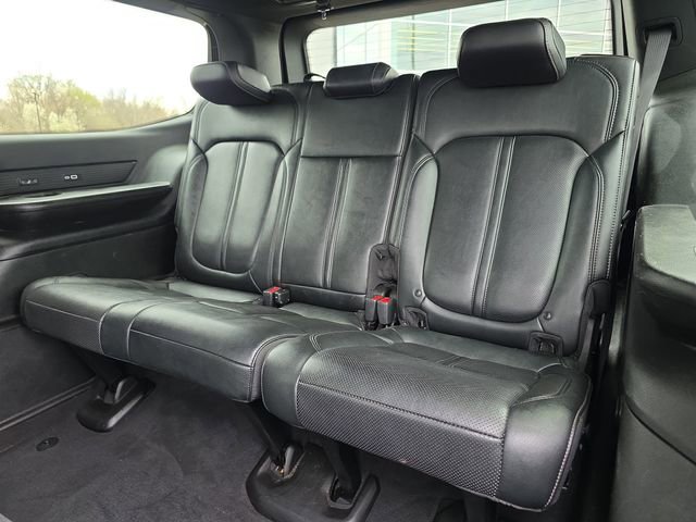 Used 2024 Jeep Wagoneer Series II w/ Flexible Seating Group image 12