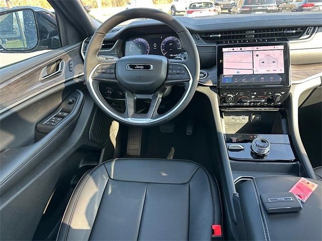 New 2025 Jeep Grand Cherokee Limited image 16