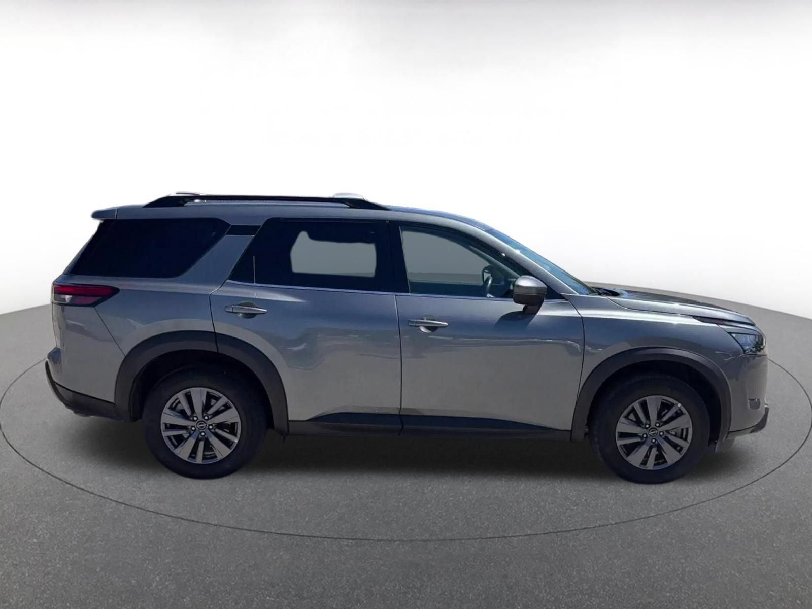 Used 2025 Nissan Pathfinder SV AWD/4WD image 13