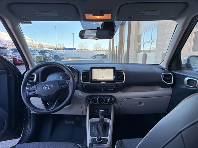 Used 2025 Hyundai Venue Limited image 15