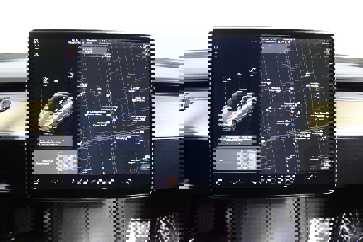 Used 2021 Tesla Model 3 Standard Range Plus image 12