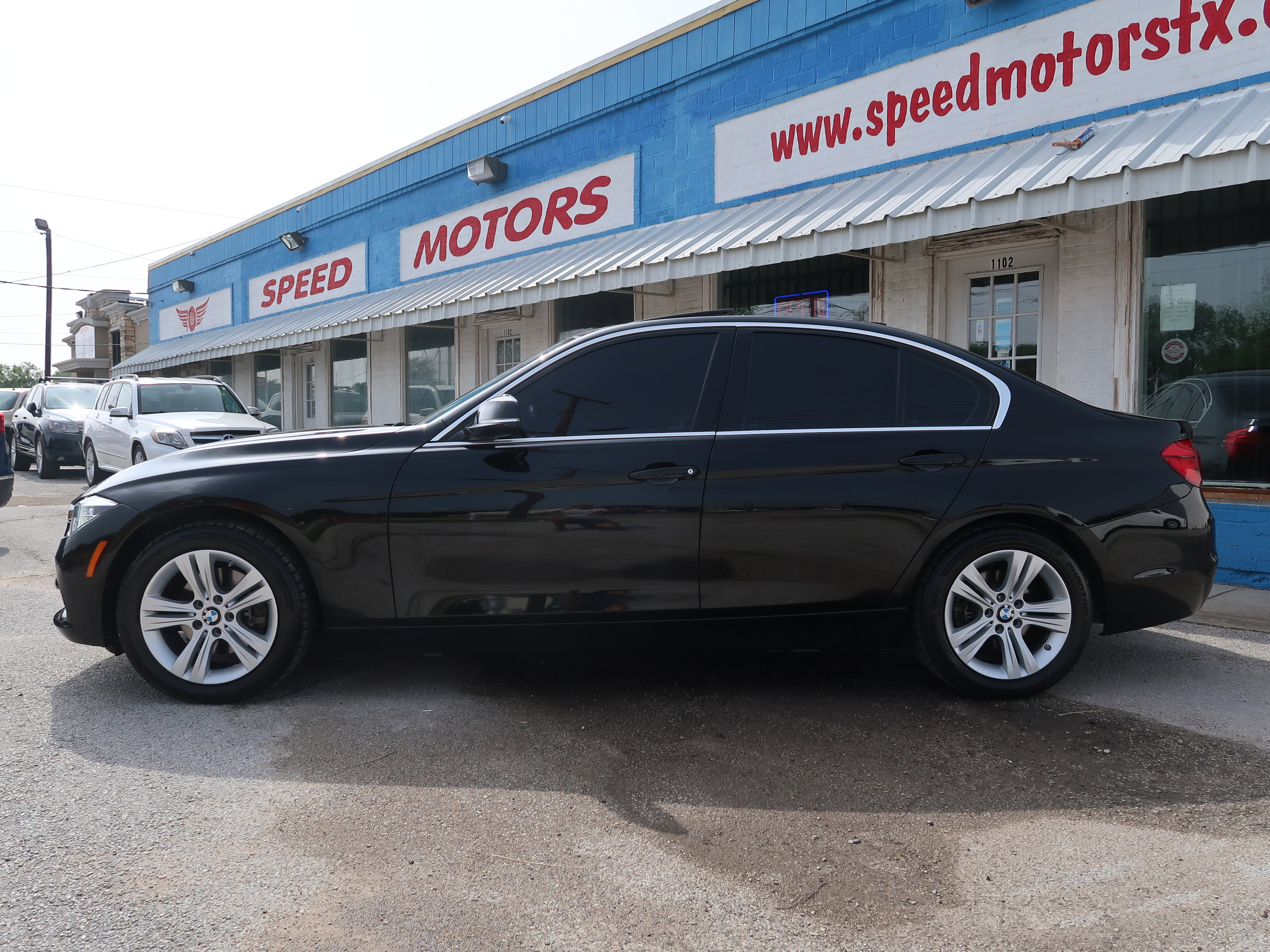 Used 2018 BMW 330i Sedan w/ Convenience Package RWD image 3