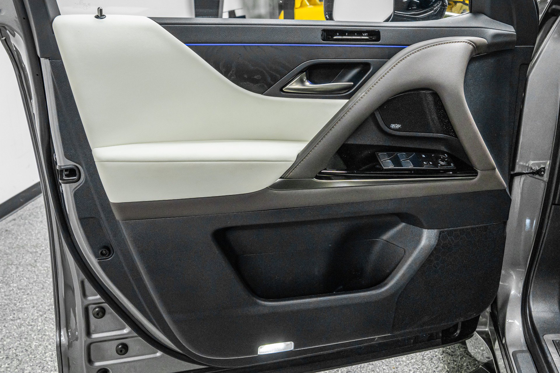 Used 2024 Lexus LX 600 4WD w/ Appearance Package image 40